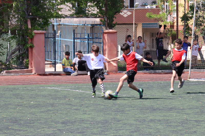 ŞANLIURFA BÜYÜKŞEHİR BELEDİYESİ, GELECEĞİN FUTBOLCULARINI YETİŞTİRİYOR