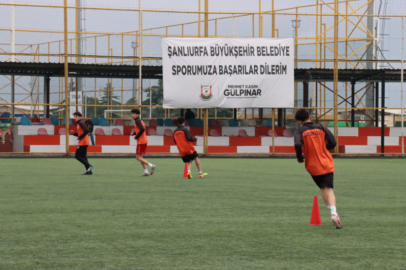 ŞANLIURFA BÜYÜKŞEHİR BELEDİYESİ, GELECEĞİN FUTBOLCULARINI YETİŞTİRİYOR