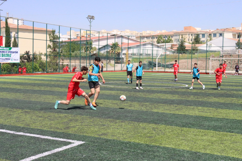 BÜYÜKŞEHİR’DEN OKULLARARASI FUTBOL TURNUVASI