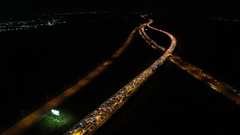 SON DAKİKA: Sakarya'da Ulaşım Kilitlendi! Kesişim Noktasında Trafik Durma Noktasına Geldi
