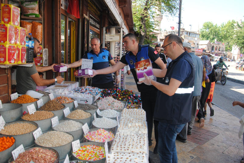 BÜYÜKŞEHİR ZABITASI, BAYRAM ÖNCESİ SIKI DENETİM YAPTI