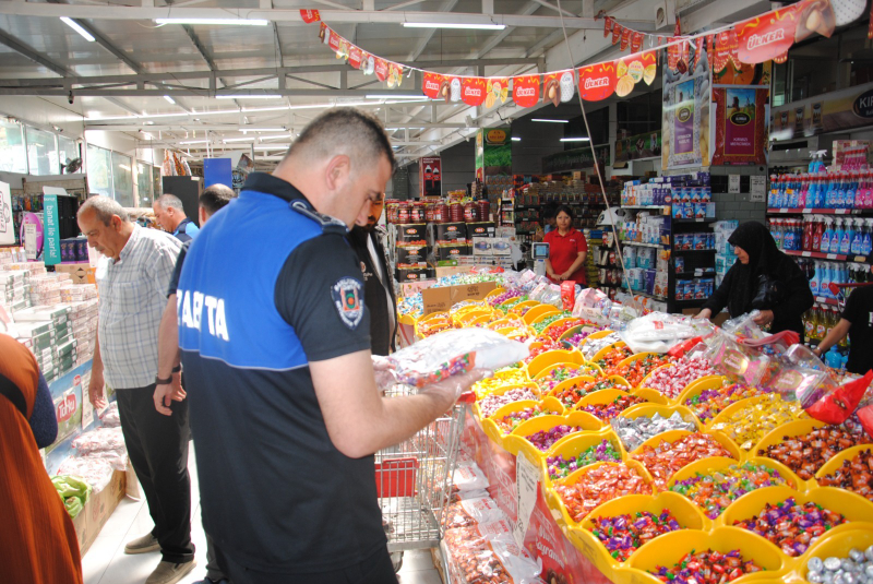 BÜYÜKŞEHİR ZABITASI, BAYRAM ÖNCESİ SIKI DENETİM YAPTI