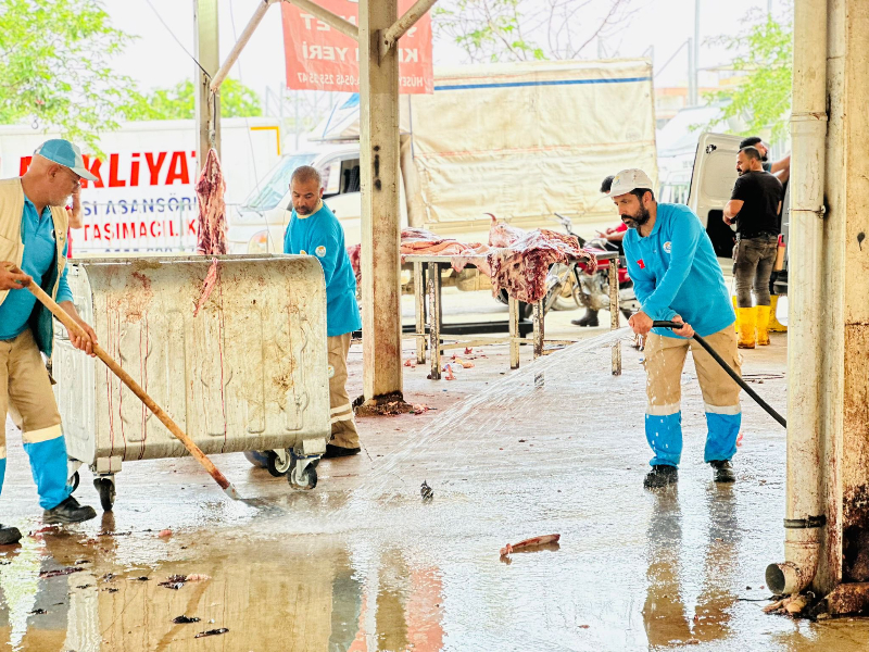 Haliliye Belediyesi, Kurban Bayramı Öncesi Sahada: Hijyen ve Temizlik Çalışmaları Titizlikle Sürüyor Haliliye Belediyesi, Kurban Bayramı Öncesi Sahada: Hijyen ve Temizlik Çalışmaları Titizlikle Sürüyor