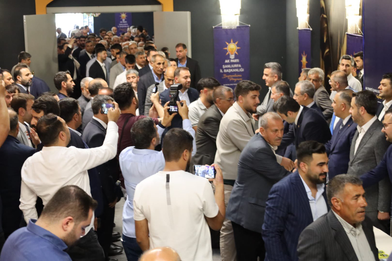 AK PARTİ ŞANLIURFA’DA SÖNÜK BAYRAMLAŞMA: BEKİR BOZDAĞ KATILMADI, VEKİLLER SINIFTA KALDI! AK PARTİ ŞANLIURFA’DA SÖNÜK BAYRAMLAŞMA: BEKİR BOZDAĞ KATILMADI, VEKİLLER SINIFTA KALDI!