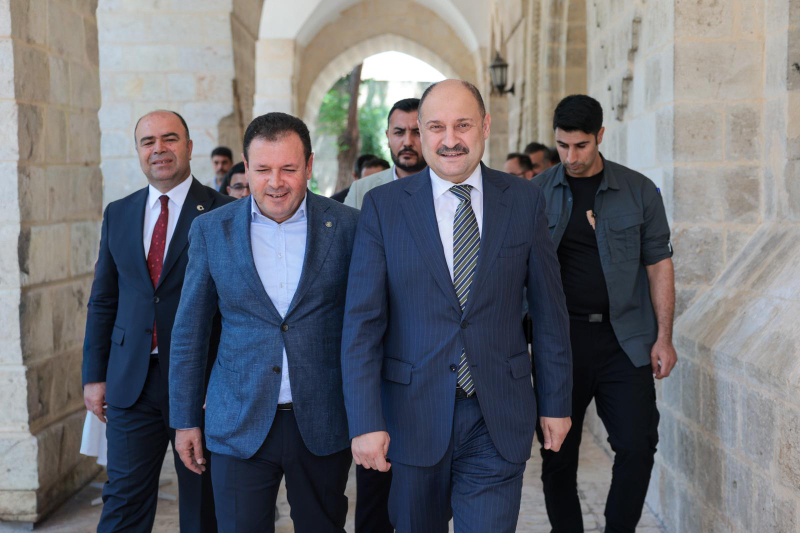 BAŞKAN GÜLPINAR: “BİR ÇOCUĞUN GÜLÜMSEMESİ ŞEHRİN YENİDEN NEFES ALMASIDIR”