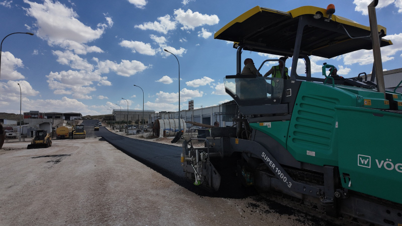 BÜYÜKŞEHİR EKİPLERİ BU KEZ MOBİLYACILAR SİTESİNDE ASFALTLAMA ÇALIŞMASI GERÇEKLEŞTİRDİ