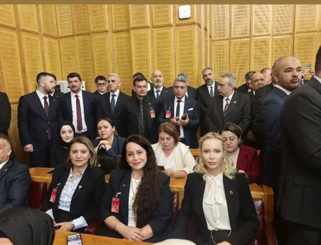 Şanlıurfalı İmparator’un Eski Eşi Siyasete Atıldı: Ayşegül Yıldız, MHP Saflarında!