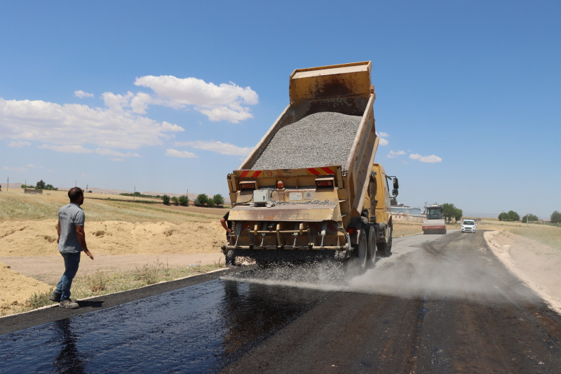 HARRAN-AKÇAKALE GRUP YOLUNDA SICAK ASFALT SERİMİ BAŞLADI