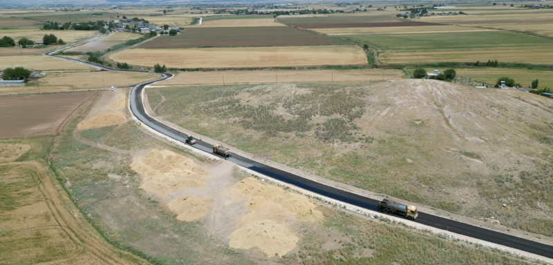 BÜYÜKŞEHİR, EYYÜBİYE KIRSALINDA YOL STANDARTLARINI YÜKSELTİYOR