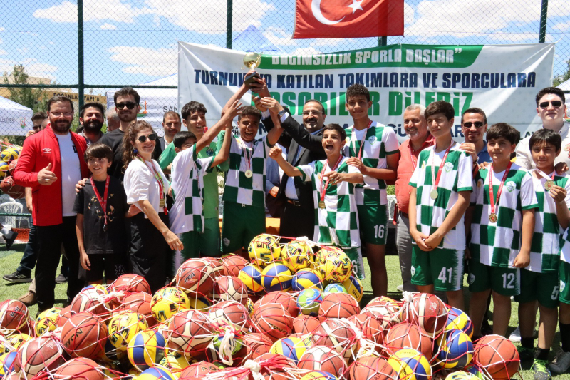 BAĞIMSIZLIK SPORLA BAŞLAR” FUTBOL TURNUVASI SONA ERDİ