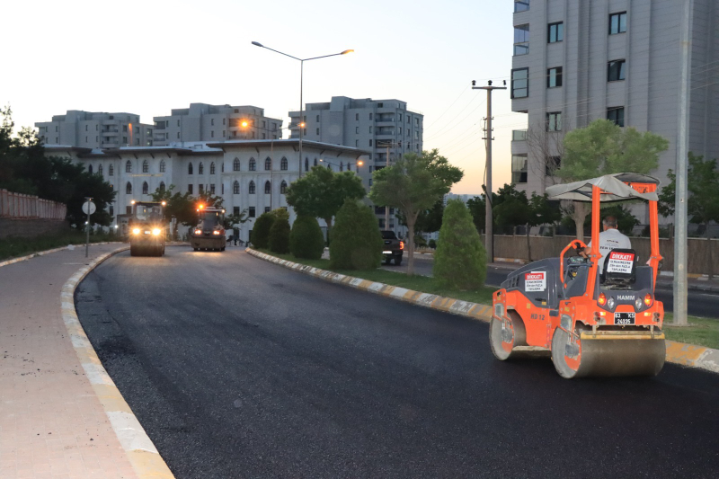 ŞANLIURFA BÜYÜKŞEHİR BELEDİYESİ'NDEN ESENTEPE MAHALLESİ'NDE SICAK ASFALT ÇALIŞMASI