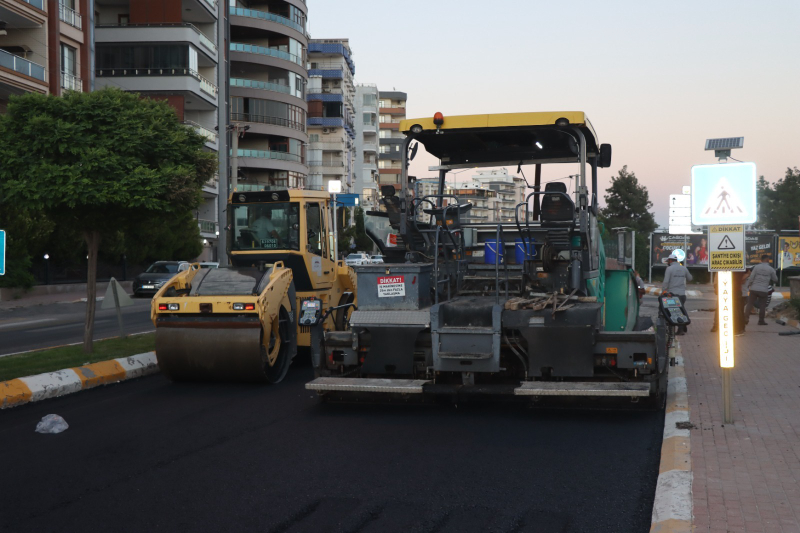 ŞANLIURFA BÜYÜKŞEHİR BELEDİYESİ'NDEN ESENTEPE MAHALLESİ'NDE SICAK ASFALT ÇALIŞMASI