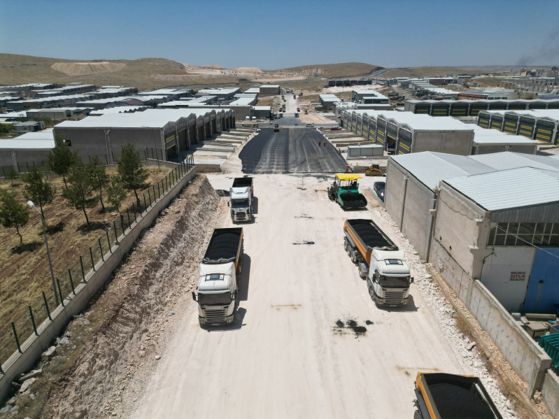 ESNAFA ULAŞAN YOLLAR ŞİMDİ DAHA GÜVENLİ VE DAHA KONFORLU