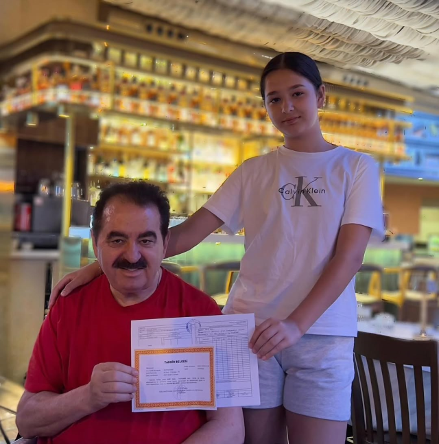 URFALI SANATÇI İBRAHİM TATLISES’İN KIZI ELİF ADA’DAN OLAY PAYLAŞIM: "MEYVESİ OLMASA DA GÖLGESİ YETER" URFALI SANATÇI İBRAHİM TATLISES’İN KIZI ELİF ADA’DAN OLAY PAYLAŞIM: "MEYVESİ OLMASA DA GÖLGESİ YETER"