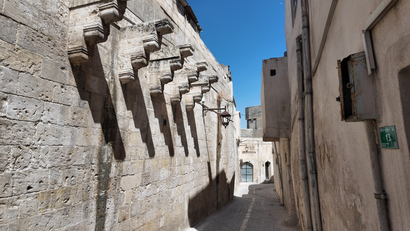 ŞANLIURFA’NIN TARİHİ SOKAKLARI ŞİMDİ DAHA DA AYDINLIK OLACAK