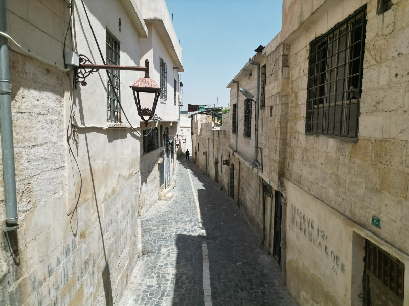 ŞANLIURFA’NIN TARİHİ SOKAKLARI ŞİMDİ DAHA DA AYDINLIK OLACAK