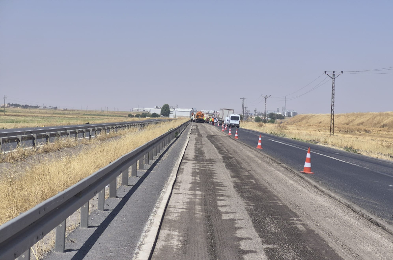 Sosyal Medya Tepki Göstermişti, Vali Şıldak Müjdeyi Verdi: Şanlıurfa-Mardin Hattında Büyük Yol Çalışması Başladı!
