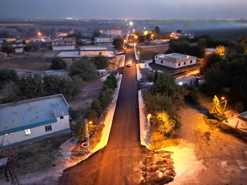 HARRAN-AKÇAKALE GRUP YOLUNDA ASFALT MESAİSİ HIZ KESMİYOR