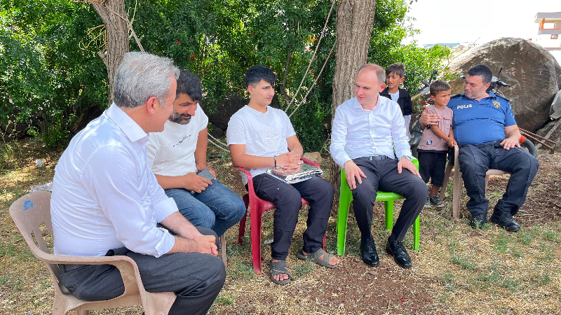 Siverek Kaymakamı Salih Sak'tan Yaralı Öğrencilere Karne Ziyareti