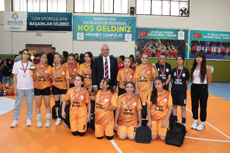GENÇ SPORCULAR HALİLİYE'DE VOLEYBOL COŞKUSU YAŞADI