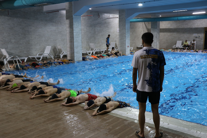 HALİLİYE BELEDİYESİ YAZ SPOR OKULLARINDA YÜZME KURSLARIYLA YAZ DOLU DOLU GEÇİYOR