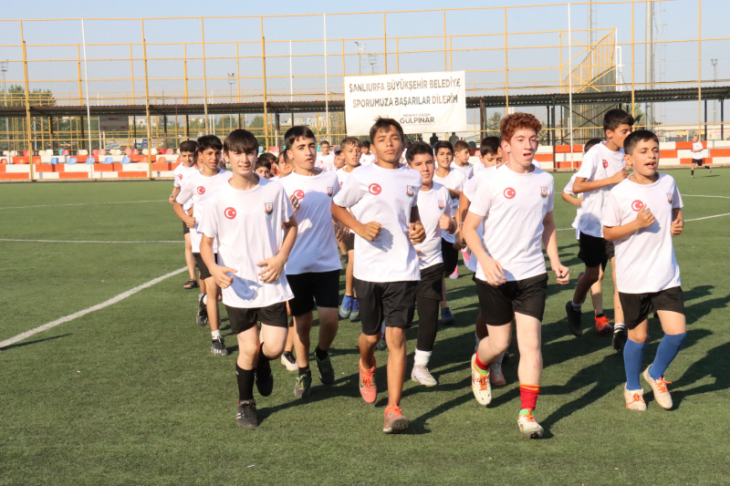 ŞANLIURFA BÜYÜKŞEHİR BELEDİYESİ BİNLERCE ÇOCUĞU FUTBOLLA BULUŞTURUYOR