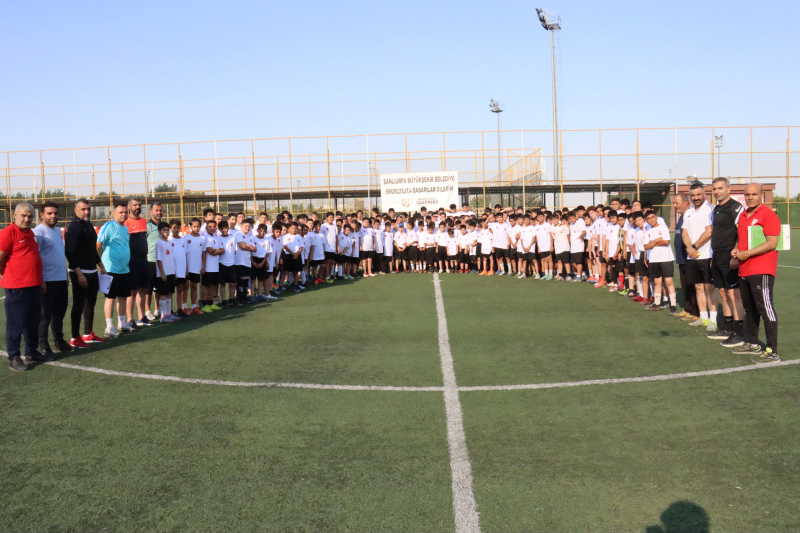 ŞANLIURFA BÜYÜKŞEHİR BELEDİYESİ BİNLERCE ÇOCUĞU FUTBOLLA BULUŞTURUYOR