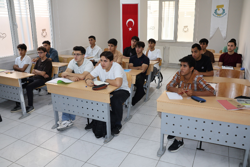 HALİLİYE’DE ÜNİVERSİTE ADAYLARINA ÜCRETSİZ YAZ KURSU