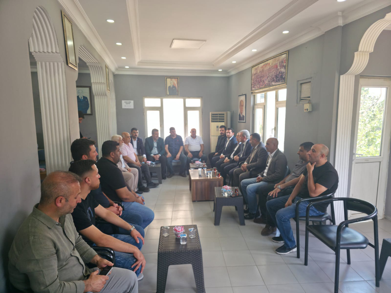 Beyazgül'den MHP'ye Ziyaret: "Sahayı Boş Bırakmıyor" Yorumları Gündemde Beyazgül'den MHP'ye Ziyaret: "Sahayı Boş Bırakmıyor" Yorumları Gündemde