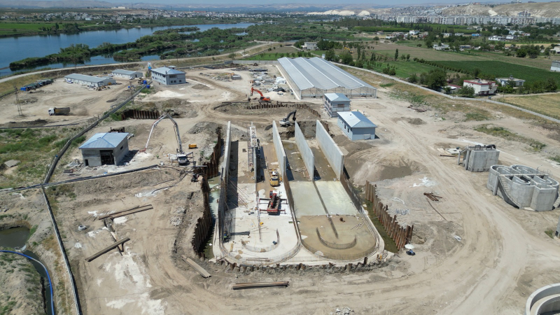 BİRECİK’E ÇEVRE NEFESİ OLACAK DEV TESİSTE ÇALIŞMALAR HIZLA İLERLİYOR BİRECİK’E ÇEVRE NEFESİ OLACAK DEV TESİSTE ÇALIŞMALAR HIZLA İLERLİYOR