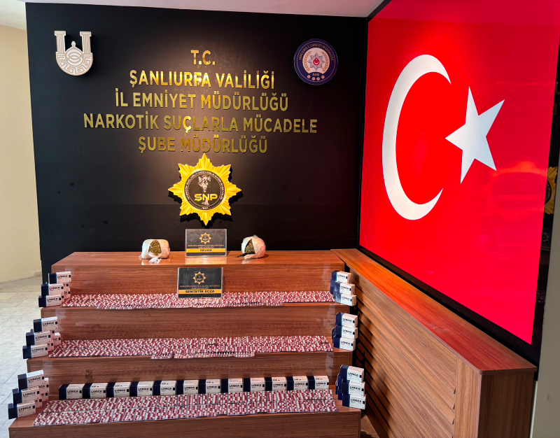Şanlıurfa’da Narkotik Operasyonu: Otobüste Zehir Taciri Yakalandı Şanlıurfa’da Narkotik Operasyonu: Otobüste Zehir Taciri Yakalandı