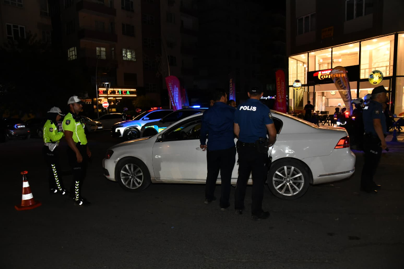 ŞANLIURFA’DA “ Vali Şıldak ve Emniyet Müdürü Aksoy Sahaya İndi: Şanlıurfa’da Kapsamlı “Güvenli Şehir” Denetimi” UYGULAMASI ŞANLIURFA’DA “ Vali Şıldak ve Emniyet Müdürü Aksoy Sahaya İndi: Şanlıurfa’da Kapsamlı “Güvenli Şehir” Denetimi” UYGULAMASI