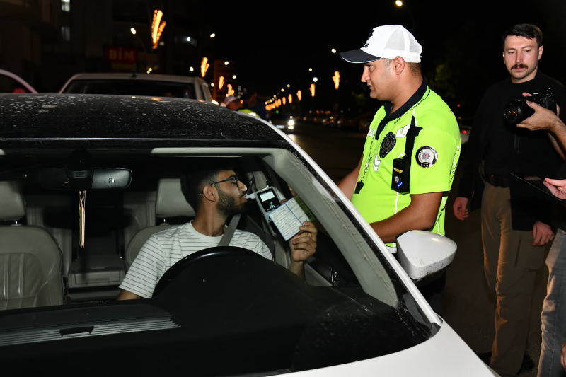 ŞANLIURFA’DA “ Vali Şıldak ve Emniyet Müdürü Aksoy Sahaya İndi: Şanlıurfa’da Kapsamlı “Güvenli Şehir” Denetimi” UYGULAMASI ŞANLIURFA’DA “ Vali Şıldak ve Emniyet Müdürü Aksoy Sahaya İndi: Şanlıurfa’da Kapsamlı “Güvenli Şehir” Denetimi” UYGULAMASI