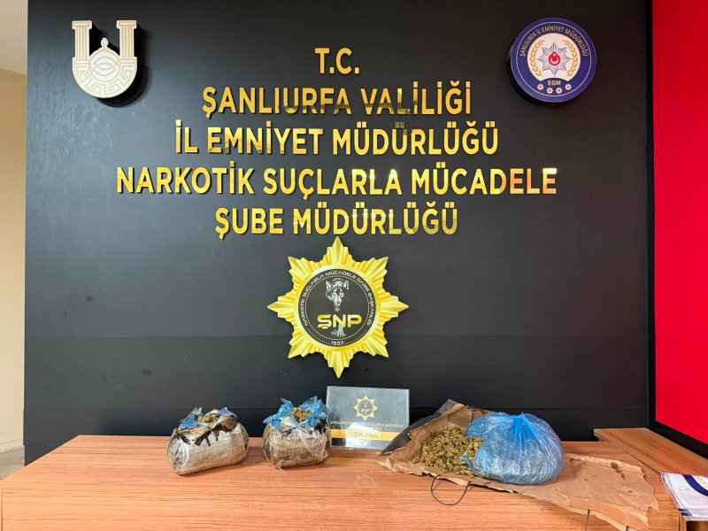 Şanlıurfa'da Zehir Tacirlerine Yunus Darbesi: 3 Kilo 650 Gram Esrar Ele Geçirildi! Şanlıurfa'da Zehir Tacirlerine Yunus Darbesi: 3 Kilo 650 Gram Esrar Ele Geçirildi!