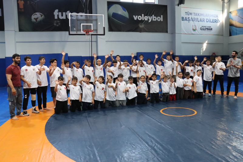 ATA SPORU GÜREŞE YOĞUN İLGİ