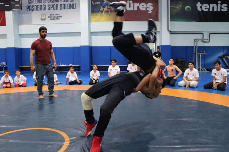 ATA SPORU GÜREŞE YOĞUN İLGİ