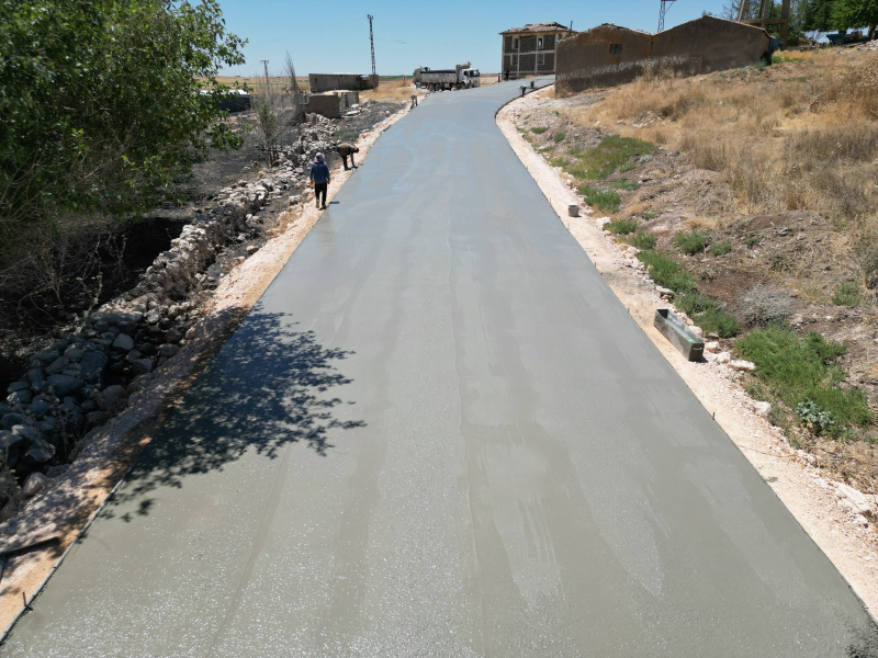 BÜYÜKŞEHİR’İN BETON YOL ATAĞI DEVAM EDİYOR: 11,5 KİLOMETRE TAMAMLANDI