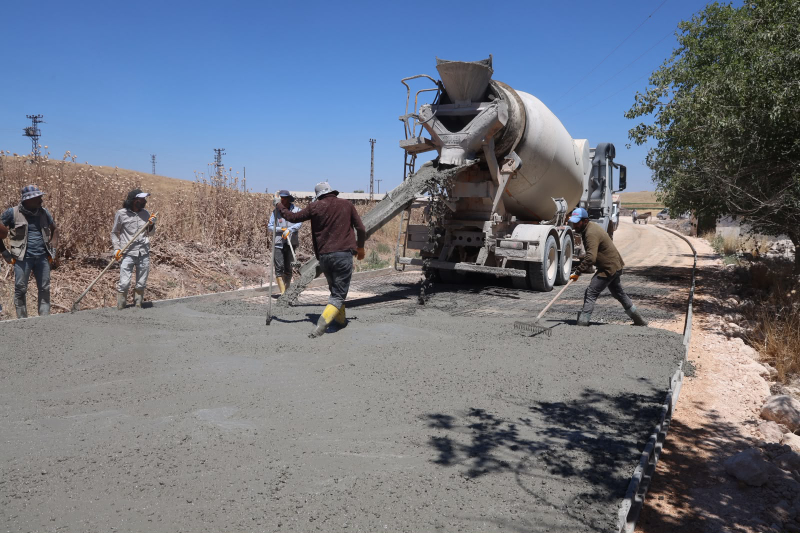 BÜYÜKŞEHİR’İN BETON YOL ATAĞI DEVAM EDİYOR: 11,5 KİLOMETRE TAMAMLANDI