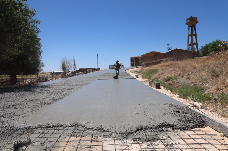 BÜYÜKŞEHİR’İN BETON YOL ATAĞI DEVAM EDİYOR: 11,5 KİLOMETRE TAMAMLANDI