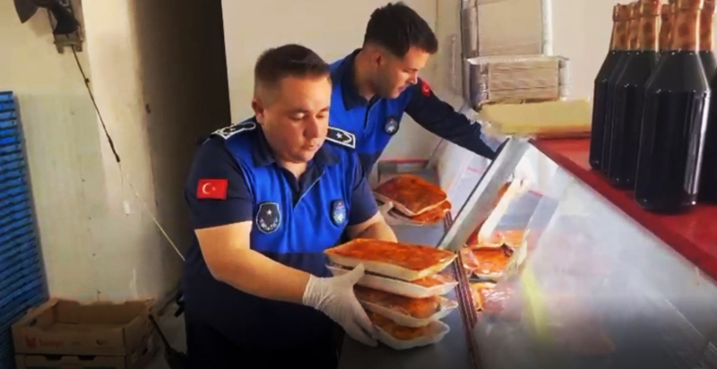 HALİLİYE BELEDİYESİ'NDEN GIDA GÜVENLİĞİ DENETİMİ: 187 KİLO BOZUK ETE EL KONULDU
