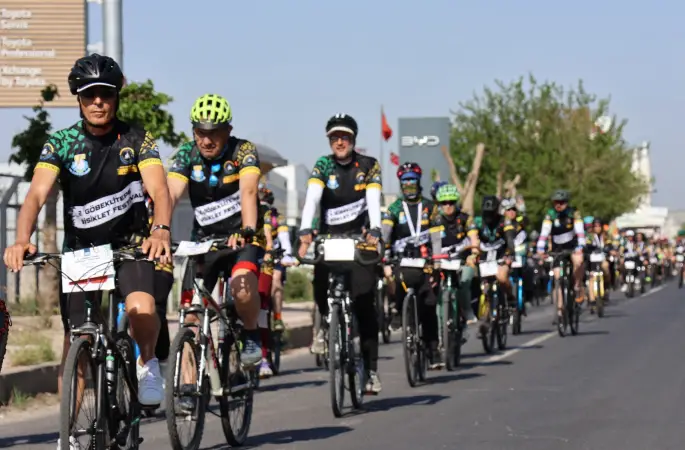 2. GÖBEKLİTEPE BİSİKLET FESTİVALİ’NDE 250 SPORCU HALİLİYE’DE PEDAL ÇEVİRDİ