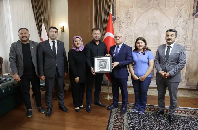 Vali Yılmaz Şimşek, 2025 LGS sınavında 500 tam puan alarak Türkiye birincileri olan öğrencileri makamında ağırladı