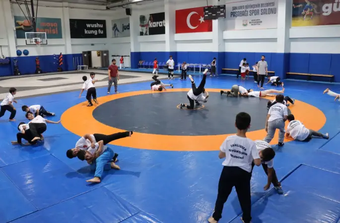 ATA SPORU GÜREŞE YOĞUN İLGİ