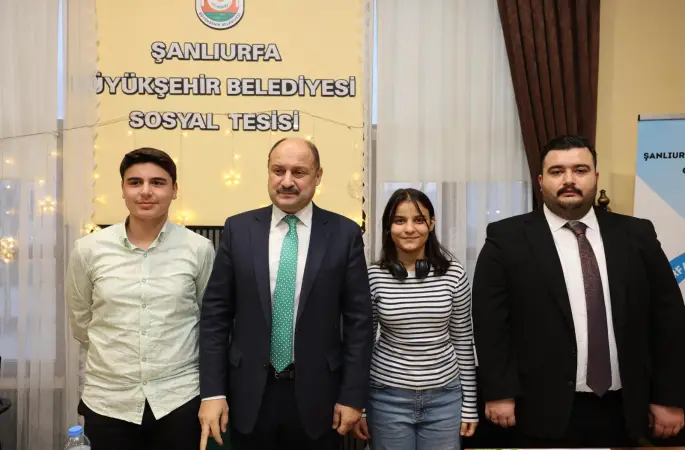 BAŞKAN GÜLPINAR, GENÇLİK MECLİSİ ÜYELERİYLE İFTARDA BULUŞTU