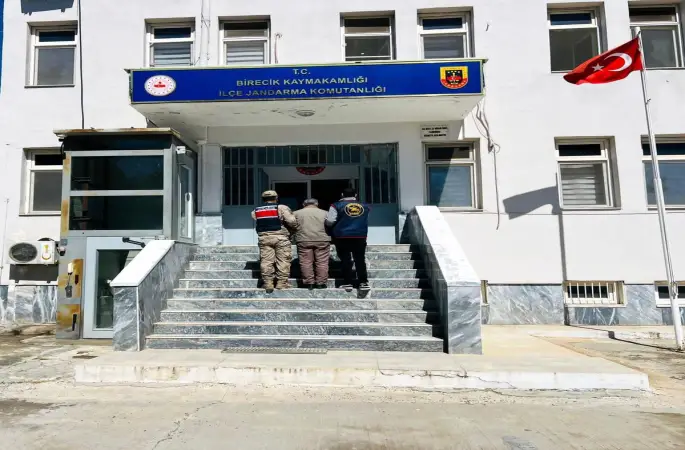 Birecik'te 2 Aranan Şahıs Yakalandı