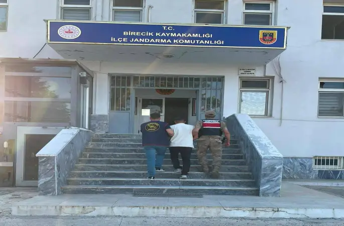 Birecik’te Jandarmadan Kaçamadı: Uyuşturucu Ticaretinden Aranan Şahıs Yakalandı!