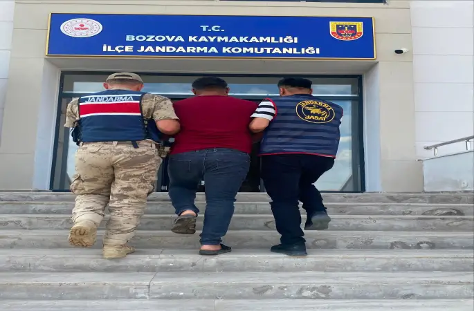 Bozova’da Jandarma Operasyonu: 7 Buçuk Yıl Cezası Bulunan Yağma Firarisi Yakalandı!