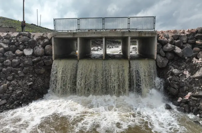 BÜYÜKŞEHİR, VİRANŞEHİR’DE SELİN İZLERİNİ SİLDİ
