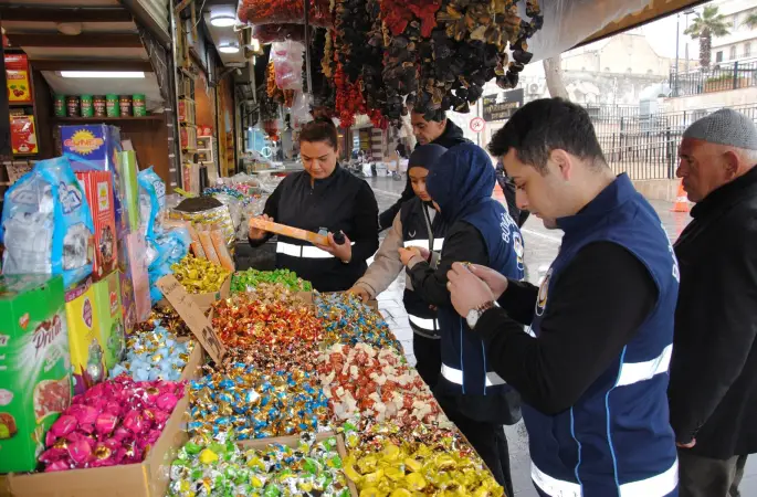 BÜYÜKŞEHİR ZABITASINDAN BAYRAM ÖNCESİ GIDA GÜVENLİĞİ ALARMI
