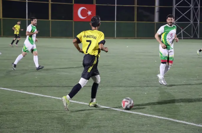 BÜYÜKŞEHİR’DEN 35 YAŞ ÜSTÜ MASTERLER FUTBOL TURNUVASI